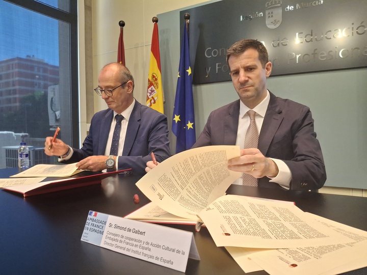 El Gobierno de la Región de Murcia firma un convenio para fomentar el francés en la educación y la movilidad docente